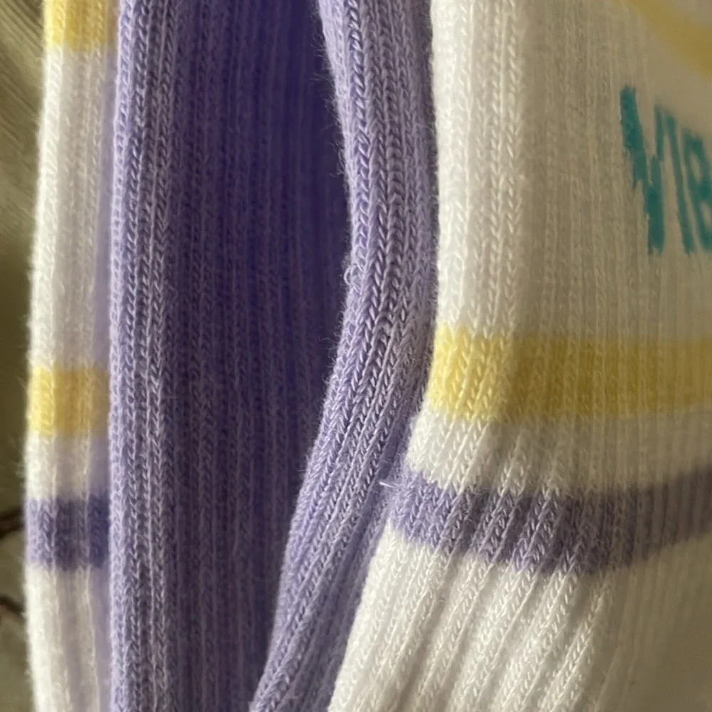 Wildfox NWT “Good Vibes” OS 2 pairs white & deep periwinkle mid-crew grip socks